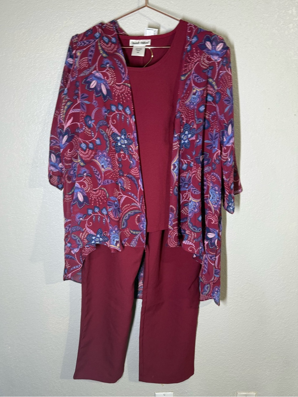 Elisabeth Williams 3-Piece Pant Set – Burgundy Tank, Pants & Sheer Floral Duster